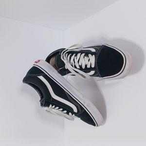 VANS Old Skool 9.5Men 11 Women Black/White Skateboarding shoe